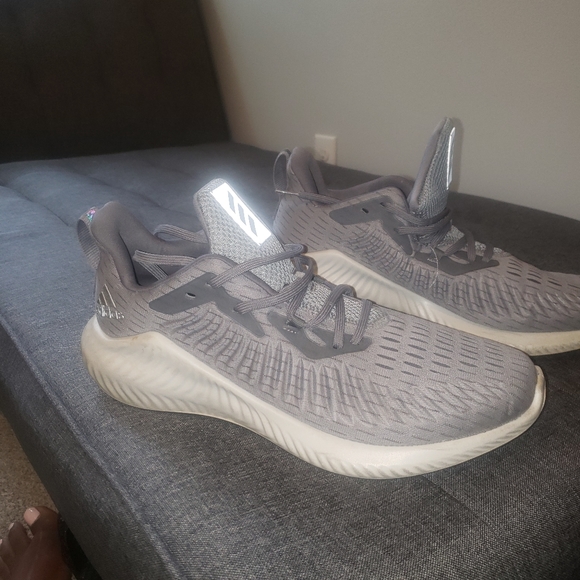 Adidas shoes - Picture 1 of 3